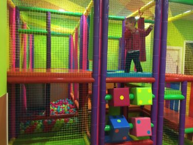 Espacio de juego y piscina de bolas