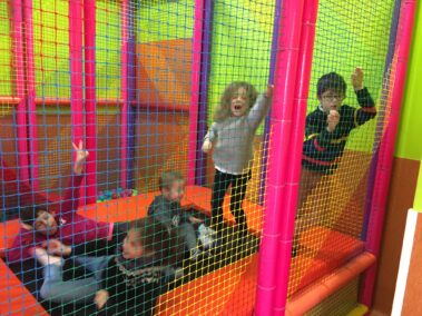 Espacio de juego y piscina de bolas